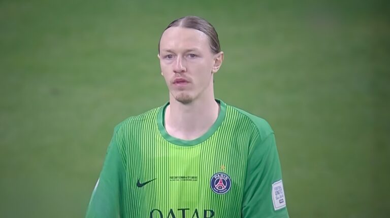 PSG : « Safonov est en train de faire une Donnarumma, c’est incroyable »